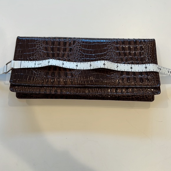 Brown foe snake skin clutch - Picture 8 of 10